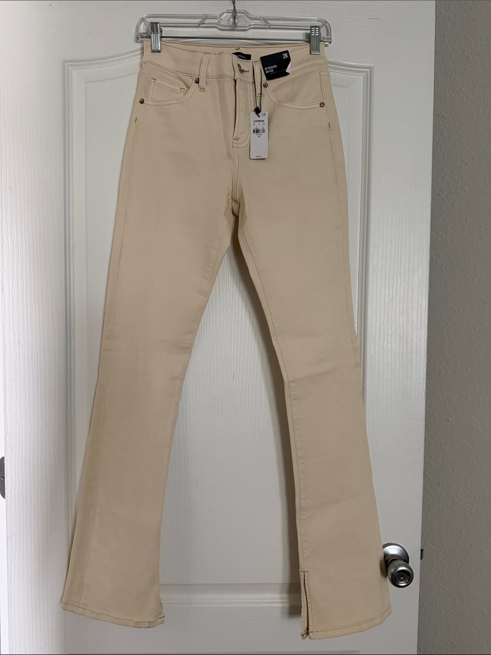 New Express Cream High-Rise Flare Jeans Sz 2R.